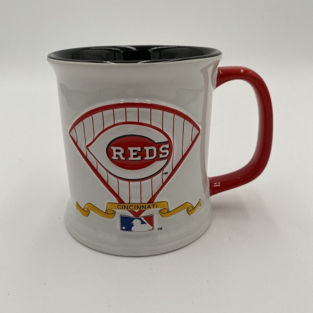 Cincinnati Reds Embossed 16 Oz Ceramic Mug Hunter/MLBP Official Hologram